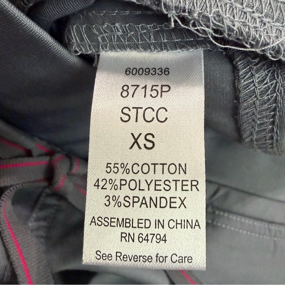NWT Med Couture Scrub Set | Grey/Pink | 3 Pocket Top (XXS) & Scrub Pants (XSP) - Picture 10 of 12